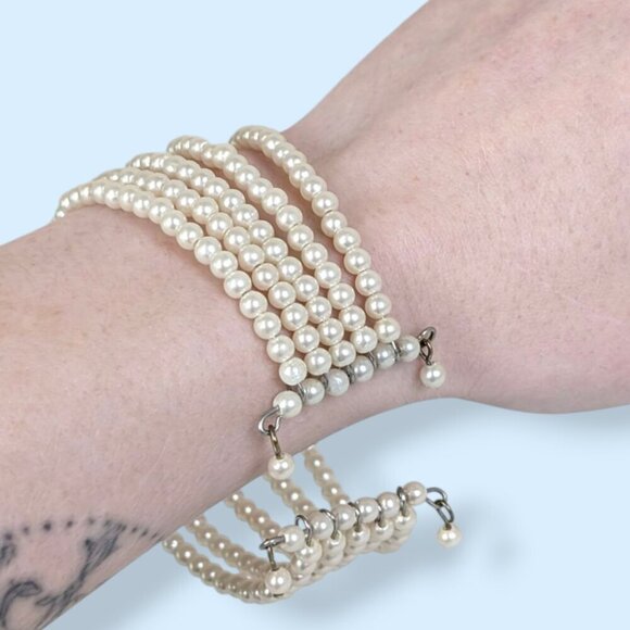 Vintage 5-Strand Faux Pearl Bracelet - Picture 4 of 6